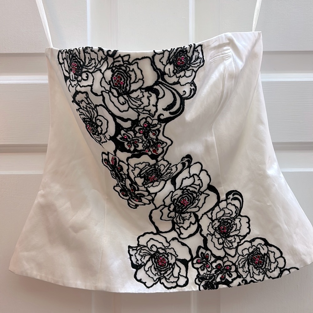 NWOT White House Black Market Strapless Top Size 8